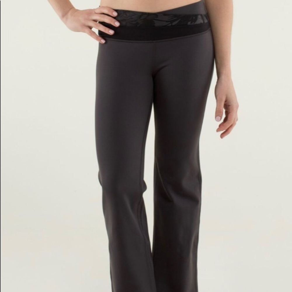 Lululemon Astro Pant (regular) SIZE 4